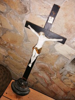 Kříž s Ježíšem Kristem - 3