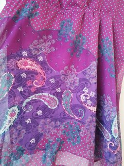 Delší tunika se zajímavým střihem - 3