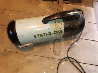 Starý vysavač Standard - 3