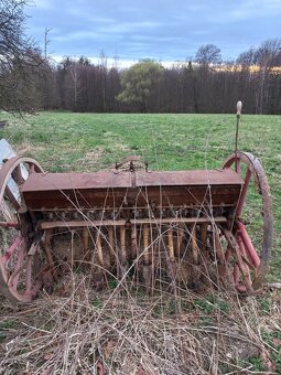 Starý secí stroj - 3