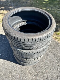 Prodám letní pneu Bridgestone 225/40R19 93Y - 3