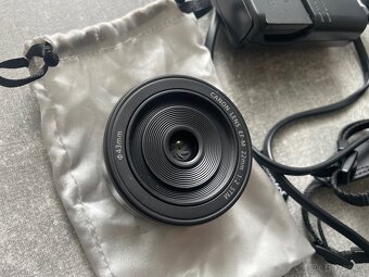 Canon eos M - 3