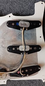 Prodám osazený pickguard na Stratocaster - 3