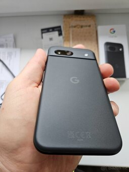 Google Pixel 8a 8/128 GB black - 3