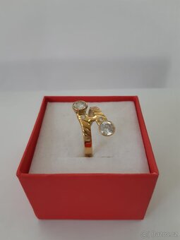 Zlatý dámský prsten se zirkony - 3