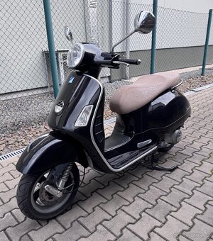 Vespa GTS 125 Nero Vulcano - 3