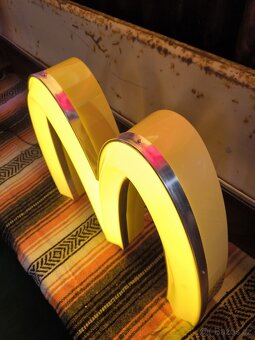 Originální světelné logo McDonald's - 3