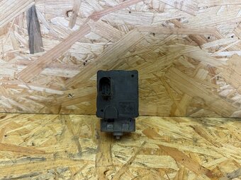 ZÁMEK VOLANTU RENAULT MEGANE 8200033233 - 3