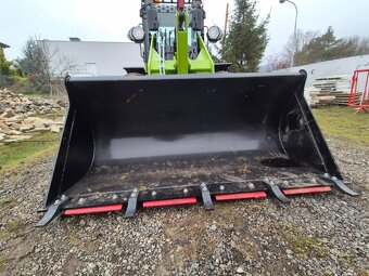 Nádherný nakladač 4x4 .vytápění. - 3