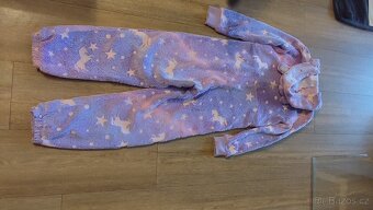 Overal s jednorožci - 3