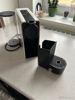 Nespresso Essenza Plus + Aeroccino + box na kapsle - 3
