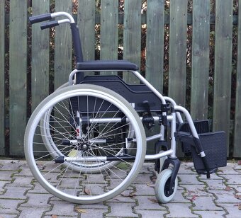 057- Mechanický invalidní vozík Meyra. - 3