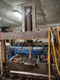 Prodám Hydraulický lis,ohraňovák. - 3