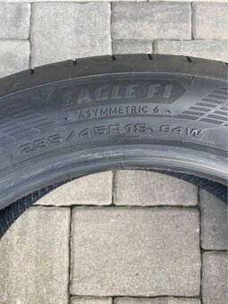 Sada letních pneu.235/45 R18 - 3