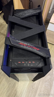 Asus ROG Strix Helios - 3