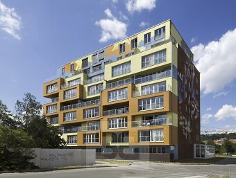 Prostorný a světlý byt 2+kk (66 m2) s garáží a vinným boxem - 3
