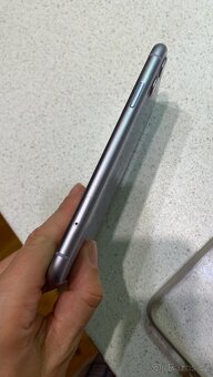 iPhone 11 64GB fialovy. Pěkný stav - 3