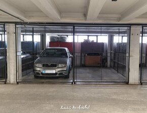 Na prodej - uzamykatelné garážové stání v Brně-Králově Poli - 3