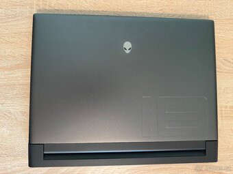 Alienware M18 R2 - 3