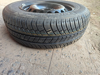 Prodám rezervní kolo 6Jx15H2 ET47 s pneu MICHELIN 195/65/R15 - 3