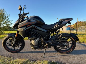 🏍️ CFMOTO 300 NK – 4 500 km, perfektní stav - 3
