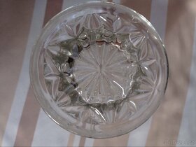 Stará váza z lisovaného skla -káro - 3