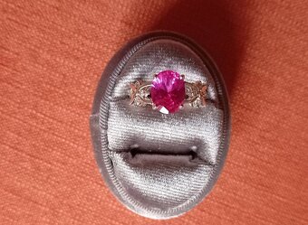 Prsten z bílého 14 k zlata s růž. turmalínem a diamantíky - 3