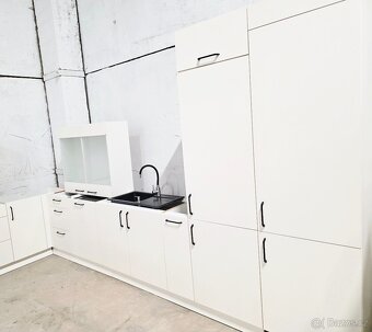 Kuchyňská linka se spotřebiči (téměř nová) - 3