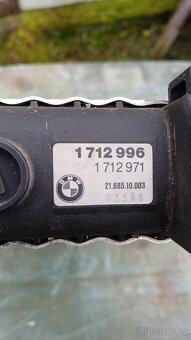 chladič vyndaný z BMW e38 318is téměř nový - 3