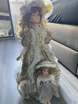 Porcelánová panenka výška 57cm se stojánkem - 3