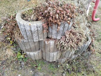 Svahová tvárnice betonová - 3