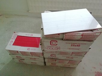 Nové obklady bílá+červená 25x40 - 3