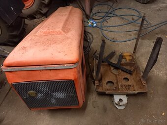 Zetor přední kapota a vana - 3