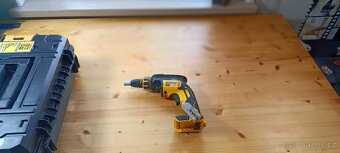 Aku šroubovák na sádrokarton DeWALT - 3