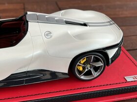 MR Collection - Ferrari Daytona SP3, 1:18 - 3