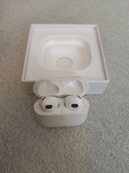 Apple AirPods (3. generace) s MagSafe nabíjecím - 3