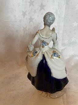 Porcelánová soška dámy v rokokovém stylu - 3