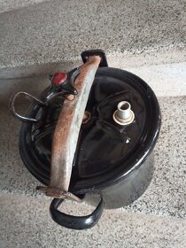 Starodávný smaltovaný tlakový hrnec - 3