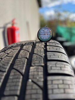 235/55/18 original zánovní zimní sada VW - 3