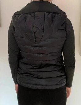 Jarní/podzimní prošívaná vesta Pull & Bear - 3