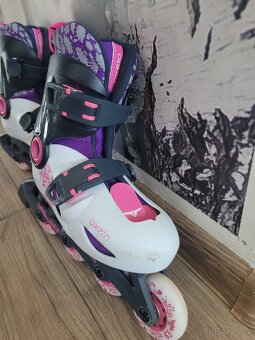 Kolečkové brusle + helma - 3