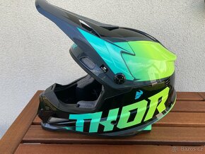 Motokrosová helma THOR - 3