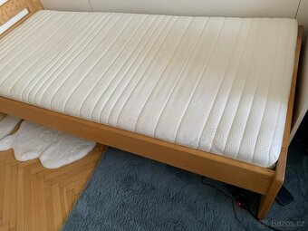 Kvalitní postel z masivu 200x90 s roštem a matrací - 3