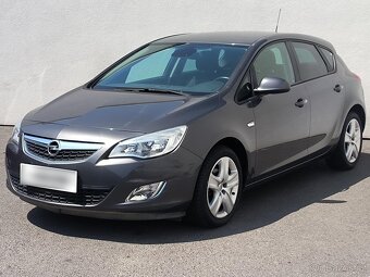 Opel Astra 1.6 16V , 85 kW benzín, 2011 - 3