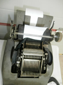 Počítačka mechanická starožitná ASTRA za 1.500 kč - 3