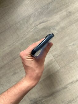 iPhone 17 Pro Max 256GB - temně modrá - 3