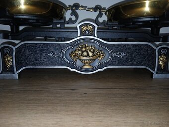 Staré váhy.Květiny. - 3