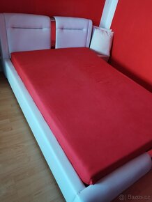 Bílá koženková postel - 3