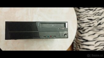 STOLNÍ  POČITAČ  LENOVO D70 - 3