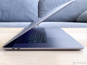 Apple MacBook Pro 15" (2016) - i7 2,60GHz, 16GB, 256GB, AMD - 3